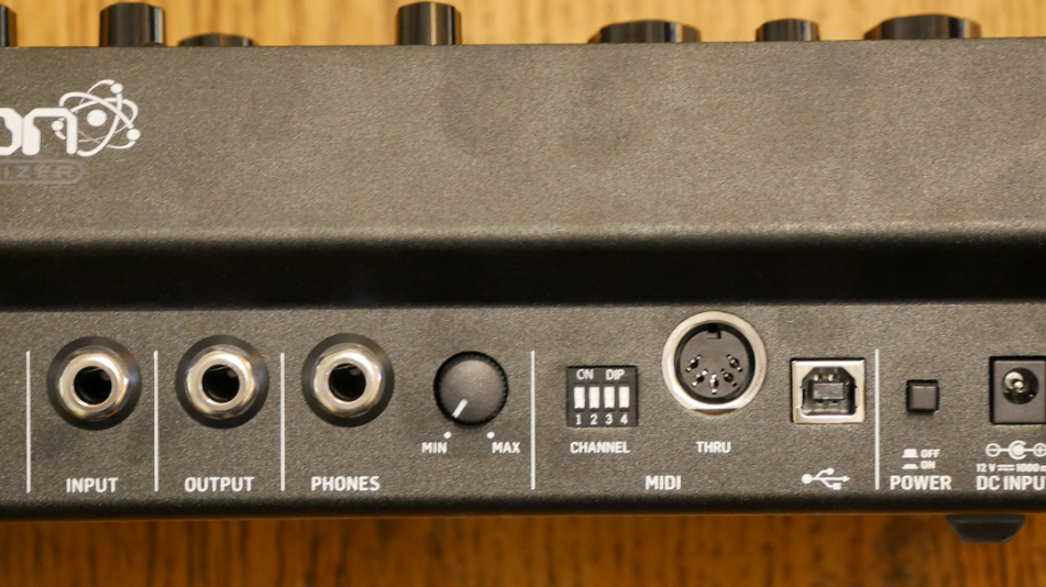 Review Behringer Neutron