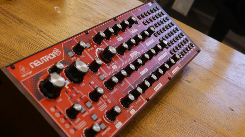 Review Behringer Neutron