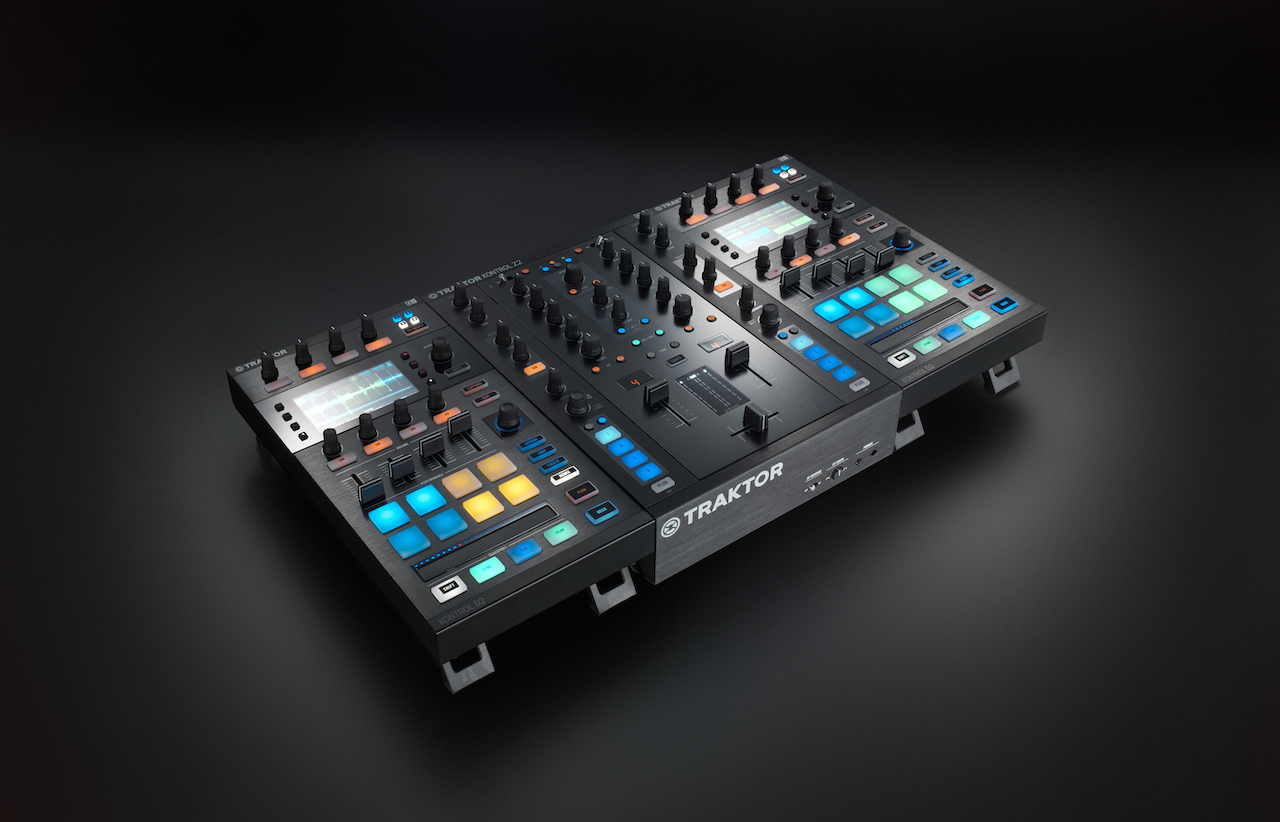 Dj контроллер traktor. Native instruments kontrol d2. Traktor d2. Native instruments traktor. Native instruments traktor.