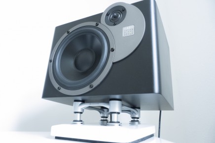 ZAOR is proud to announce a collaboration with IsoAcoustics