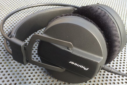 PioneerDJ HRM-7 studio headphone – Gearjunkies review