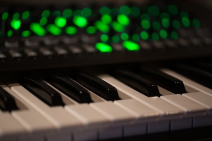 Roland System-8 Plug Out Synthesizer  – Gearjunkies review