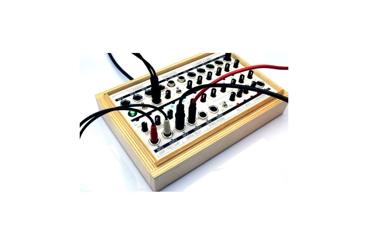 Koma´s FIELD KIT FX CV Controlled Multi Effects Processor on