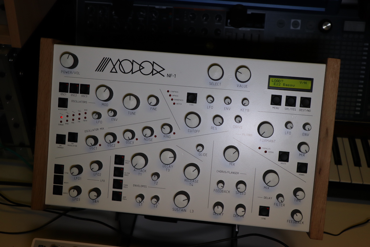 Gearjunkies video Modor NF1 digital synthesizer overview and sound