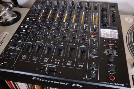 Gearjunkies video – First look Pioneer DJM-V10 6 channel DJ mixer