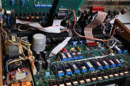Gearjunkies video – Linn Drum Custom Samples EPROM Programming
