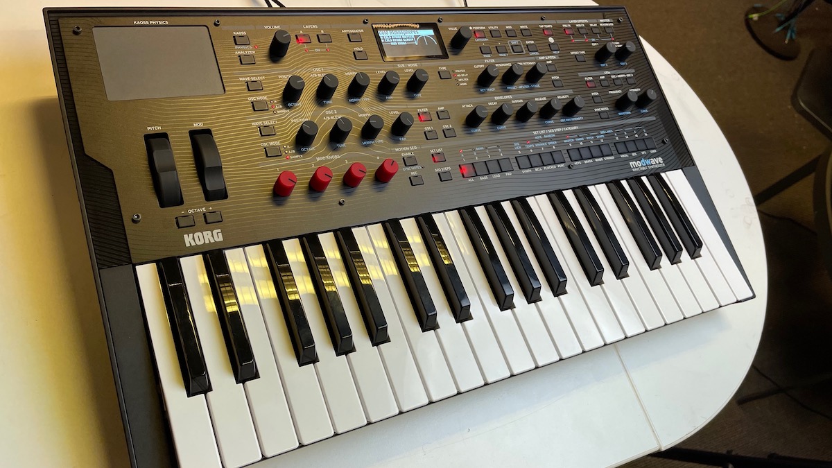 The Korg Modwave in 12 minutes - Gearjunkies - Music tech news 