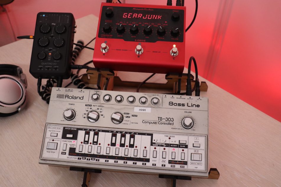 Gearjunkies video – The IK Multimedia X-Drive distortion pedal and the TB303