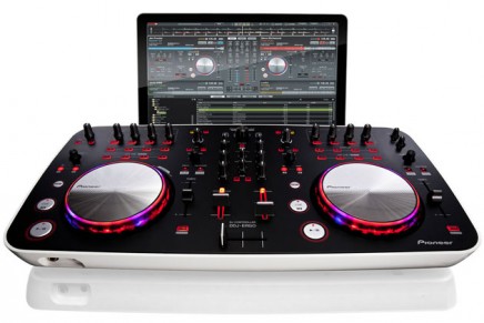 Serato DJ Intro software also with Pioneer DDJ-Ergo-V Controller